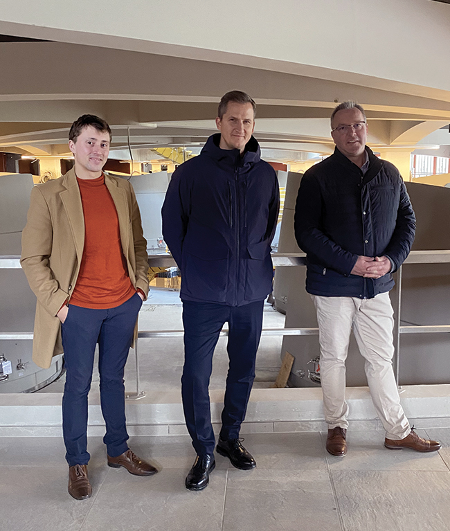 João Alves Loureiro (maître de chai), Raimonds Tomsons et Bertrand Bardet (directeur technique).